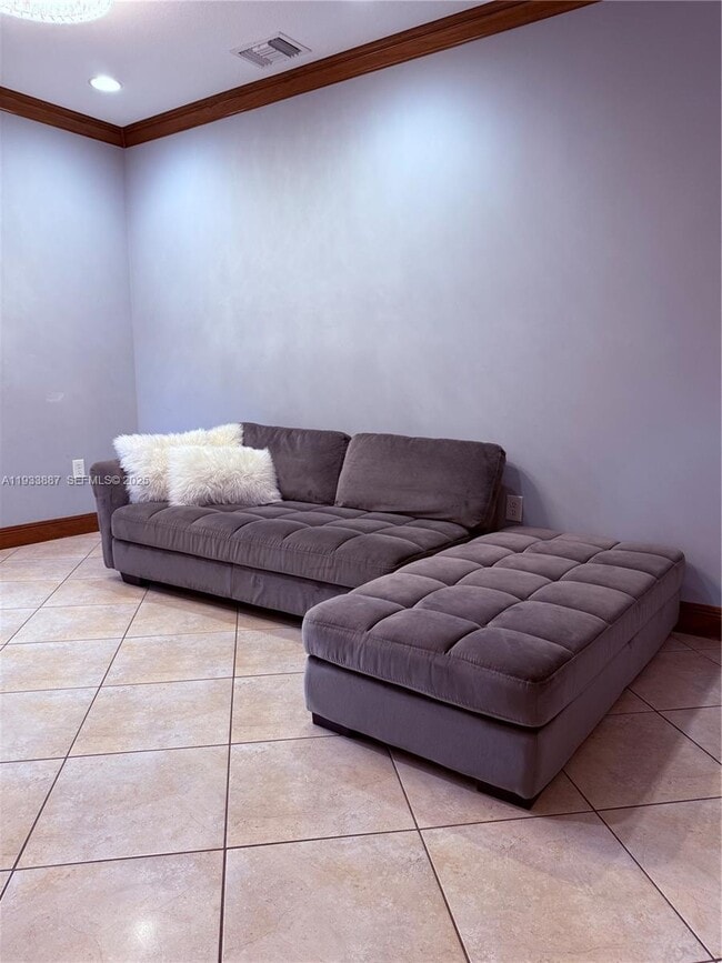 Building Photo - 1055 NE 85th St