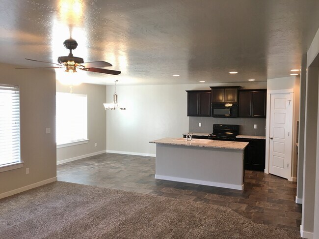 Building Photo - Beautiful home with 3bd 2ba and bonus room. Located in the Irvine Subdivision, just off  Chinden ...