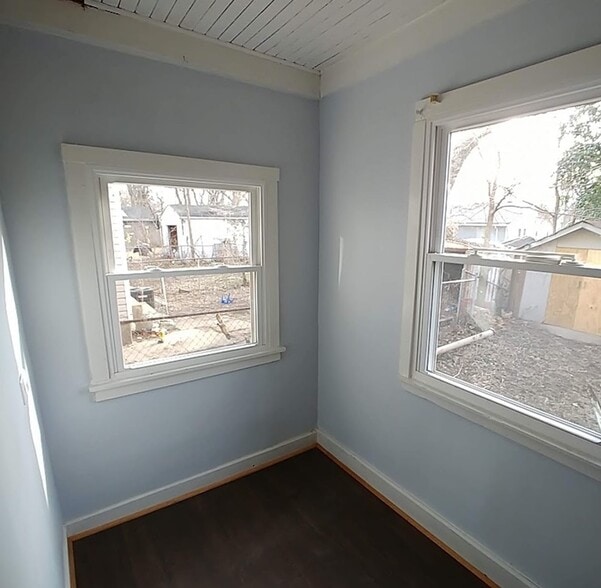 Building Photo - 559 E Epworth Ave