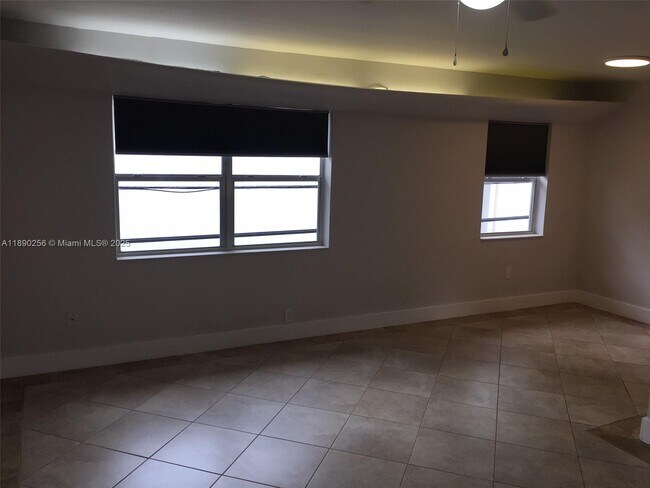 Building Photo - 125 Edgewater Dr