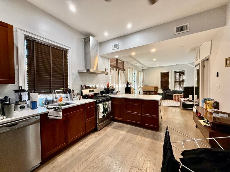 Building Photo - 14 Alleghany St