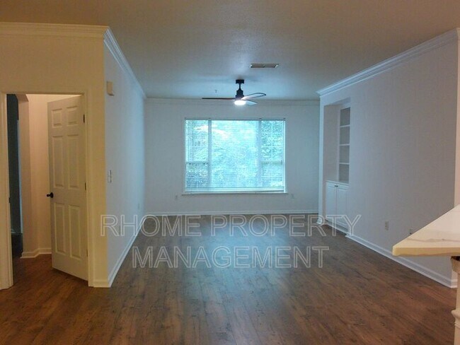 Building Photo - 2400 Cumberland Pkwy SE