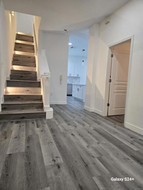 Building Photo - 110 W Island Ave