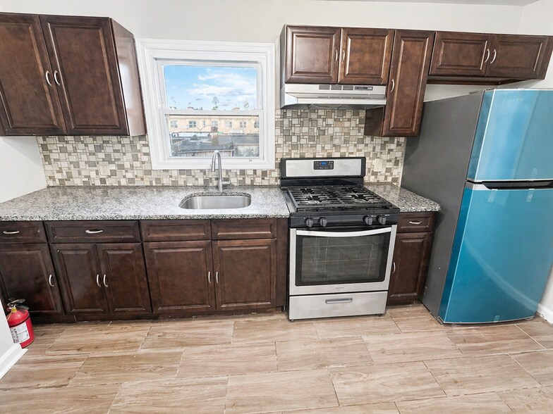 Building Photo - 296 N Clinton St