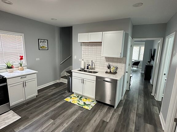 Building Photo - 3320 Ernst St