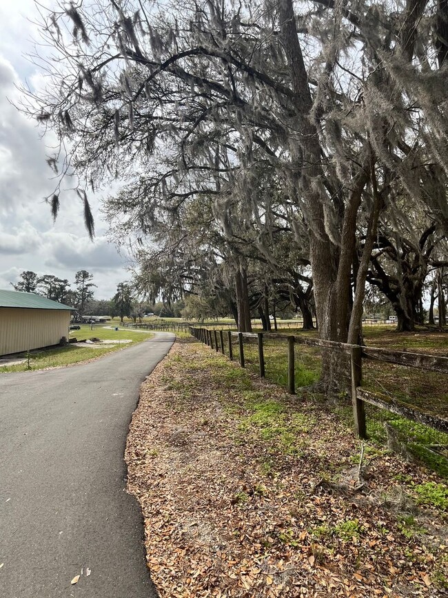 Building Photo - 4/3 Ocala HITS Stalls/RV Hook-Ups/Paddocks...