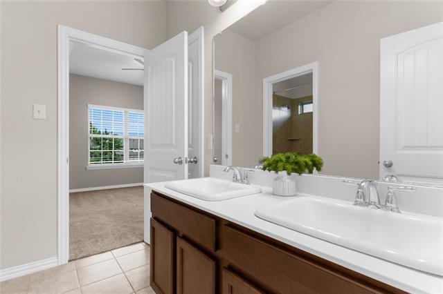 Building Photo - 701 Spring Falls Dr