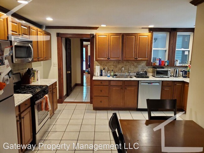 Primary Photo - 4 br, 2 bath House - 173 Babcock St #1