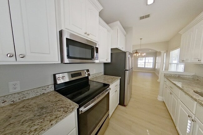 Building Photo - 303 Summercreek Cove