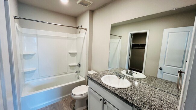 Building Photo - Spacious 4BR w/ Large Backyard – Close to ...