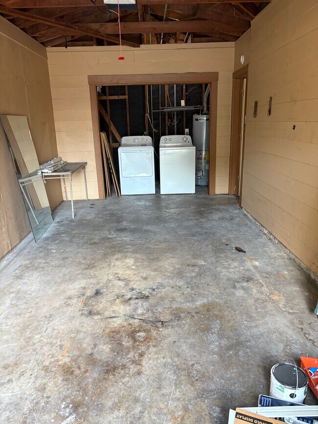 Building Photo - 211 Latch Dr