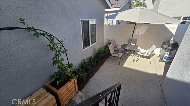 Building Photo - 988 El Camino Dr