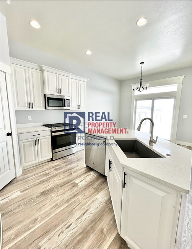 Building Photo - "AMAZING NEW HOME FOR RENT" 3 Bed 2 Bath - 2 Car Garage