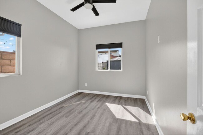Building Photo - Cozy, perfectly located 2 bedroom unit in San Diego!