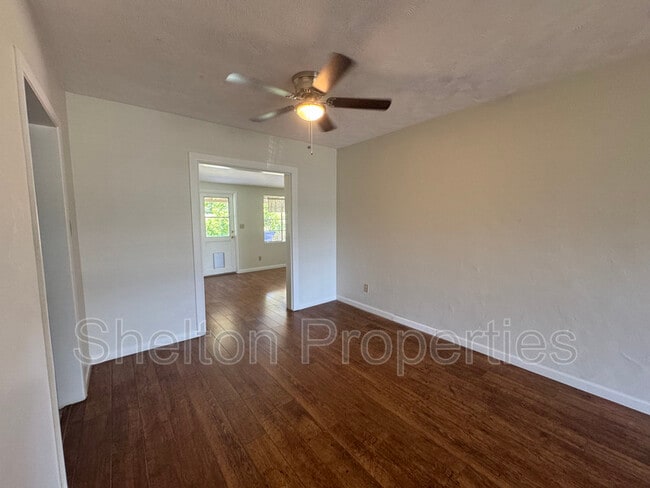Building Photo - 718 W Glenn Dr