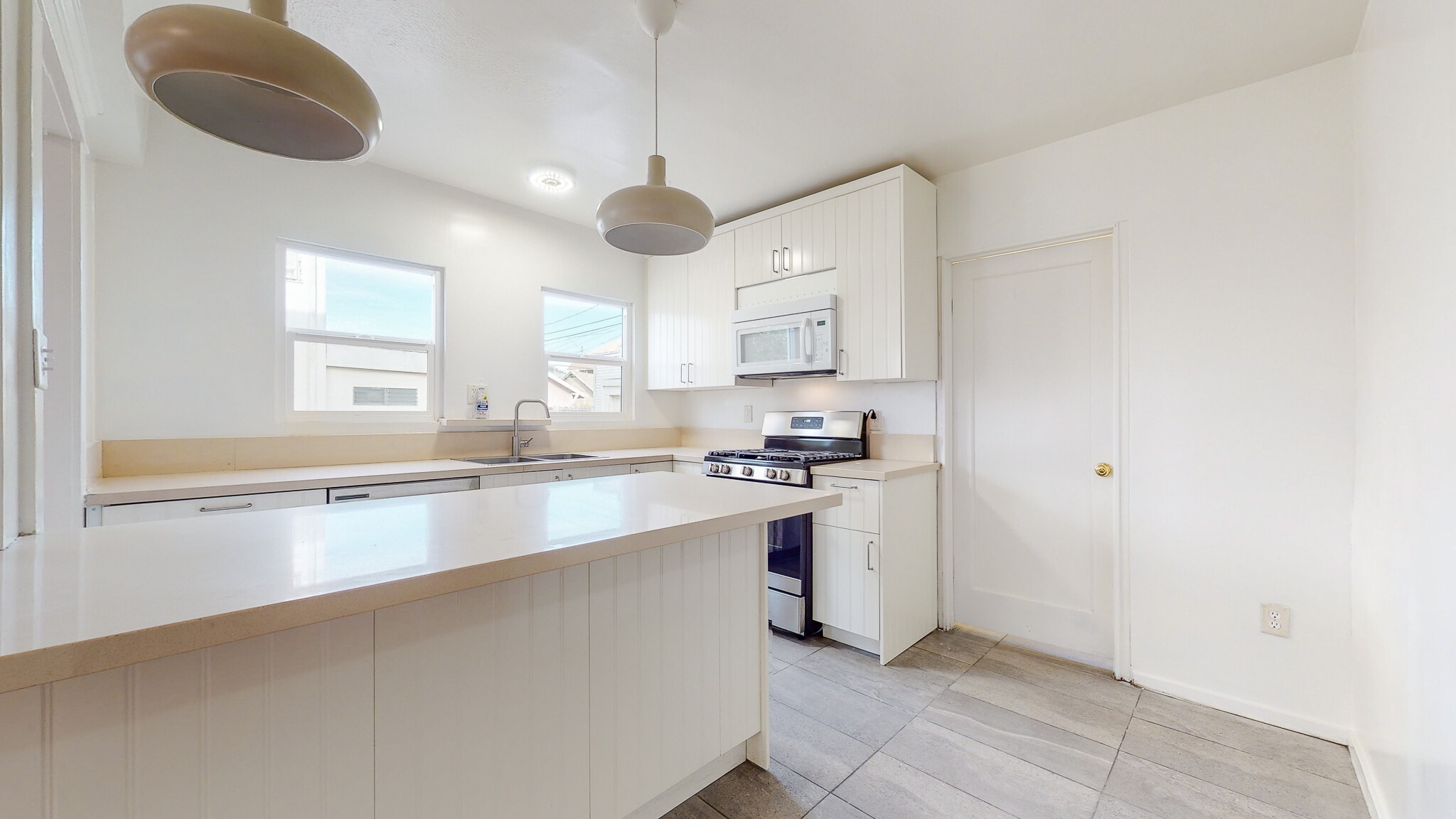 Building Photo - 1436 S Norton Ave