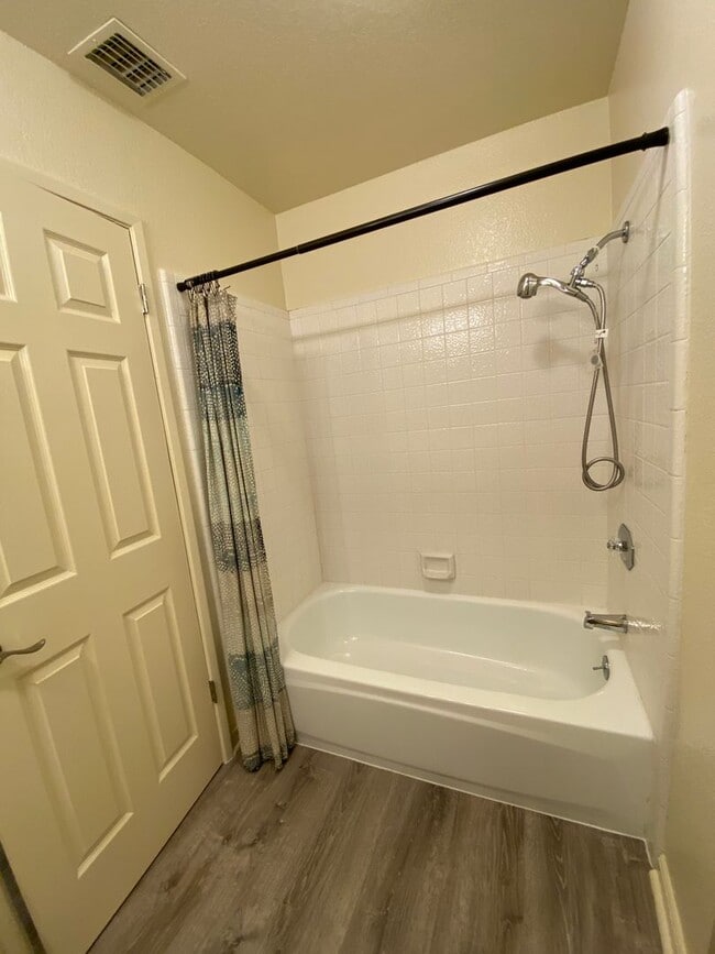 Building Photo - 3 Bedroom / 2 Bath Great Corner Lot in Travis District