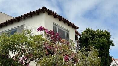 Building Photo - West Redwood
