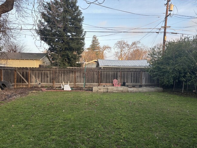 Building Photo - Modesto 2 Bedroom 2 Bath Bungalow
