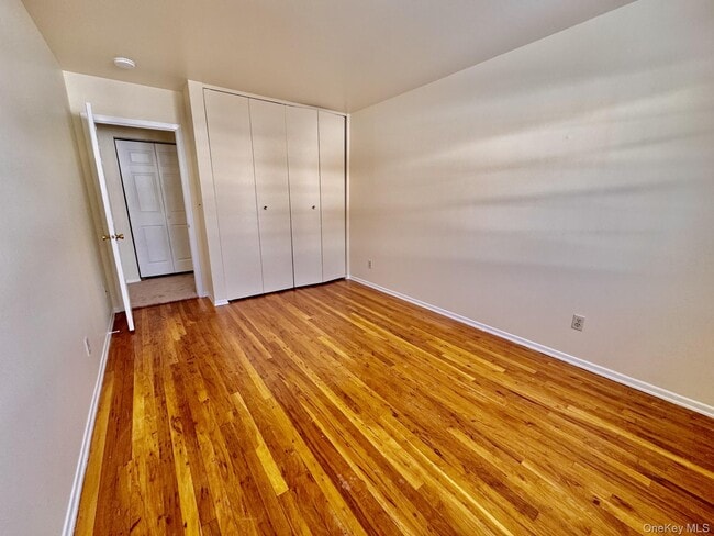 Building Photo - 7 Colonial Rd