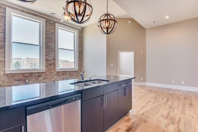 Building Photo - 936 Broad St