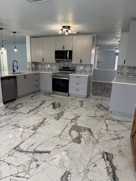 Kitchen - 9647 Orchid Mdws