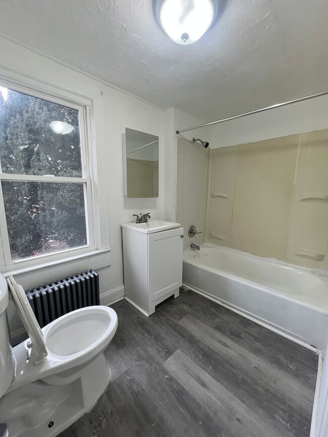 Building Photo - 39 Adeline St