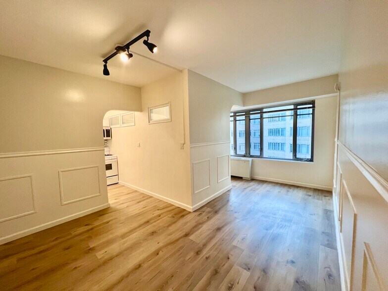 Building Photo - 1711 Massachusetts Ave NW