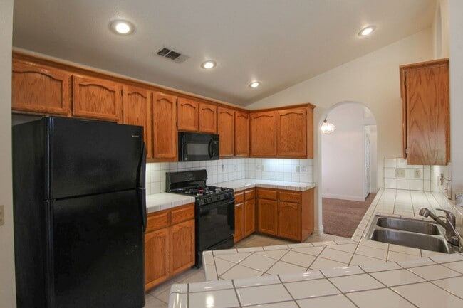 Building Photo - 3 Bedroom Home in Country Heights