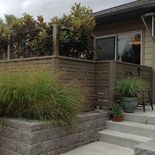 Building Photo - Stunning town home in the Ridgeview Place ...