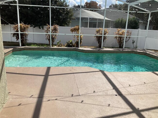 Building Photo - 2717 Villa Dr