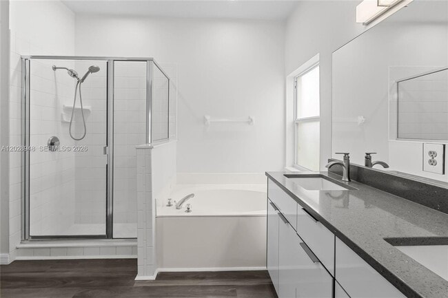 Building Photo - 434 Castlemain Cir