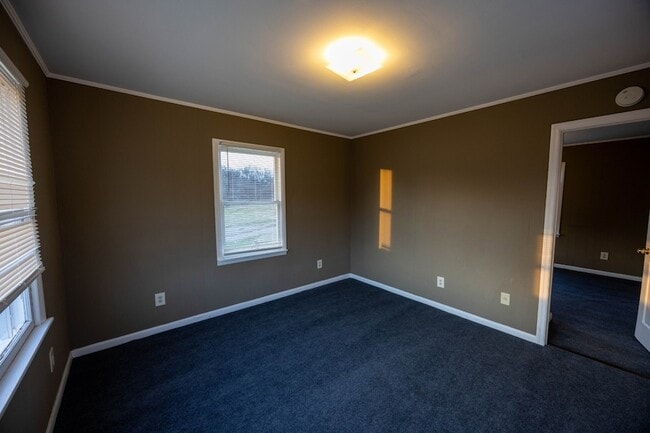 Building Photo - 200 Sycamore St N