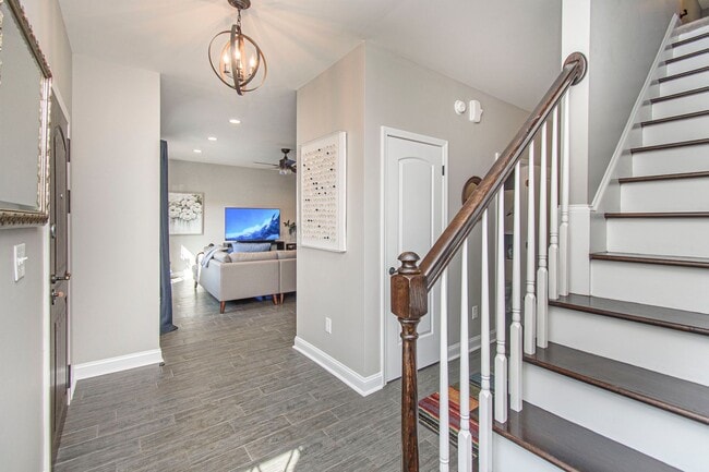 Building Photo - Spacious Home with Hot Tub, Fenced Yard an...