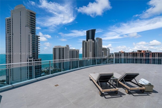 Building Photo - 17550 Collins Ave