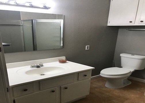 Building Photo - 712 S Osteopathy Ave