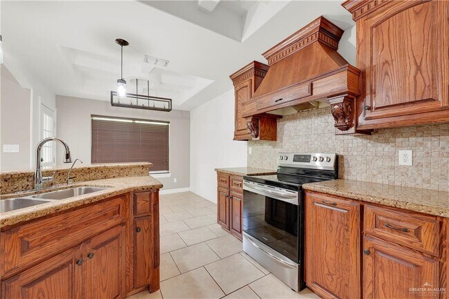 Building Photo - 2523 Yellow Rose Dr