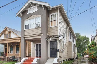 Building Photo - 123 N Solomon St