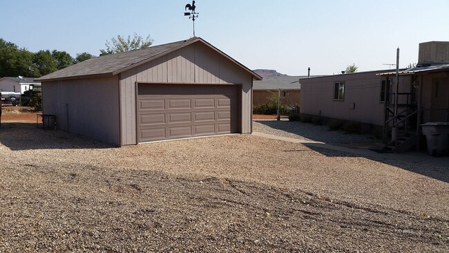 Building Photo - 446 W Vance Dr