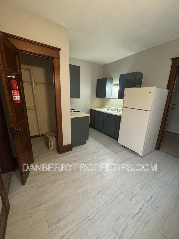 Building Photo - 717 N Union St