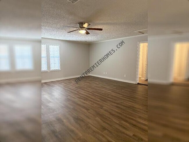 Building Photo - 3611 Pelton Rd