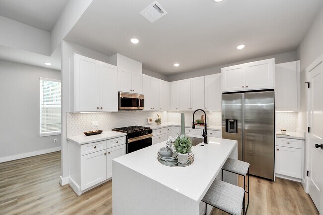 Building Photo - 5812 Francis Oak Ln