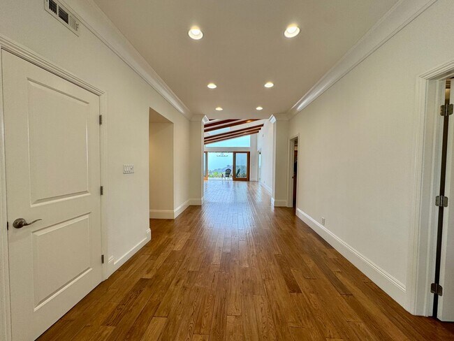 Building Photo - Magnificent views! Completely Private! One...