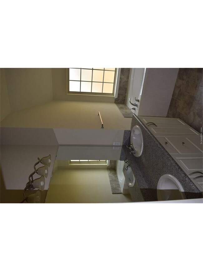 Building Photo - Stunning 3 Bed, 2 Bath in Creek Meadows!