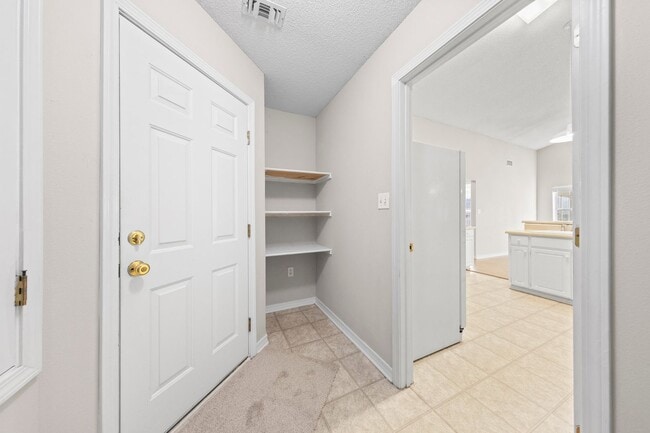 Building Photo - Charming home in IDEAL location!!!