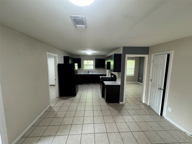 Building Photo - 509 Stimpson St