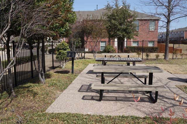 Building Photo - 8738 Bigelow Dr