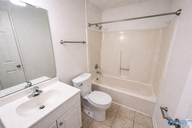 Building Photo - 4514 Bonnell Dr NW