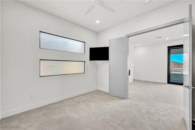 Building Photo - 68 Grey Feather Dr