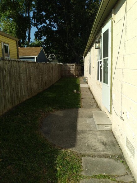 Private fenced side yard - 5126 East 21st St